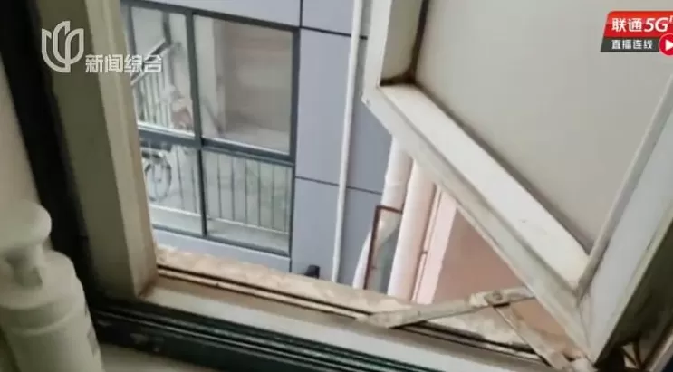 仅隔3米！沪一女业主直呼没隐私：如厕不敢站起，洗澡轮廓被看光-第4张图片-