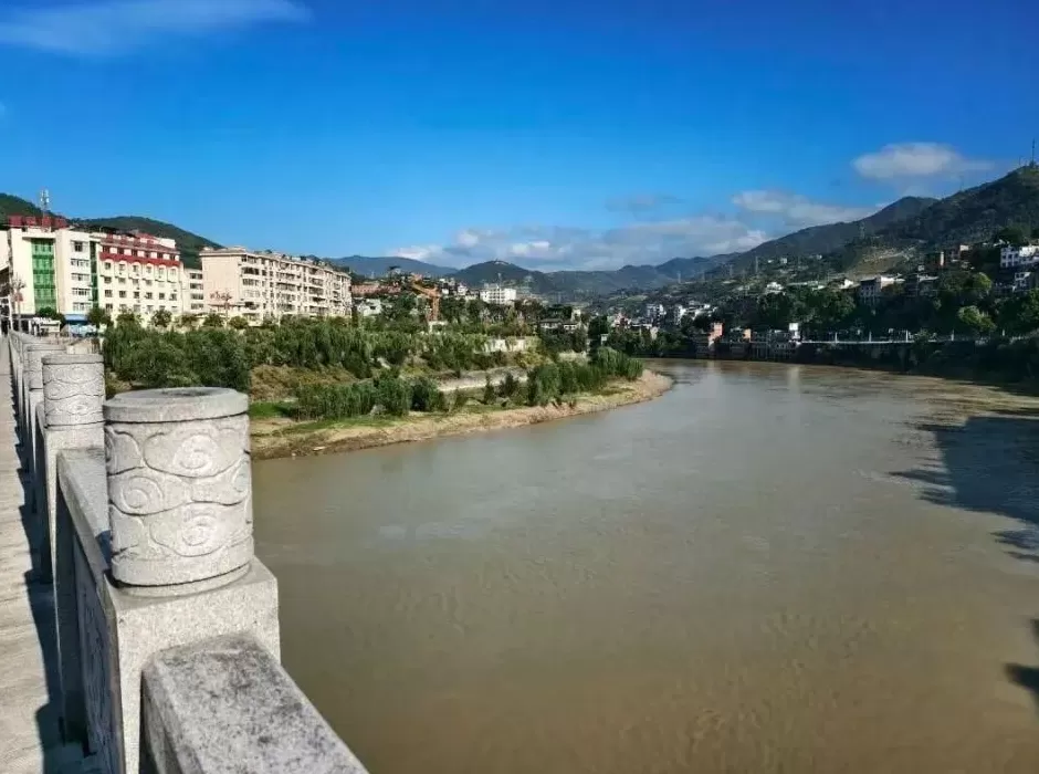 婚礼当天跳河新郎遗体将下葬，男方放弃追究新娘方责任-第1张图片-