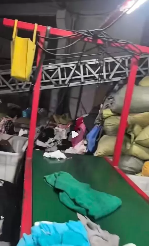 江西一女生误卖奶奶藏有13万黄金首饰的旧衣，回收站：没发现有金器-第4张图片-