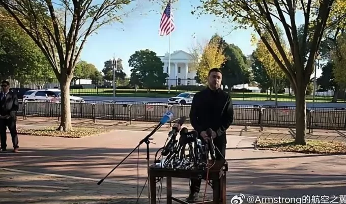 三访白宫再遭冷遇，泽连斯基在白宫外围栅栏空地召开记者会-第1张图片-