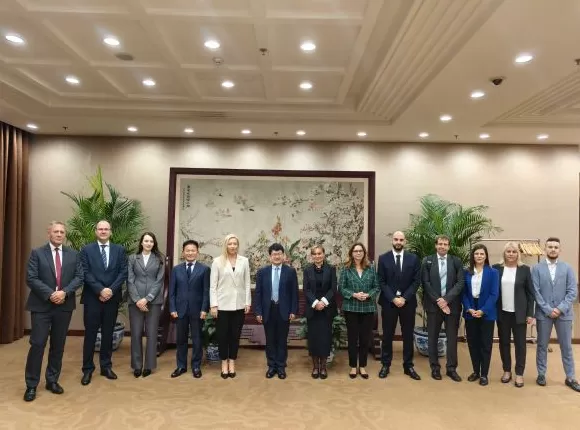 中东欧国家高级别官员代表团访华-第1张图片-