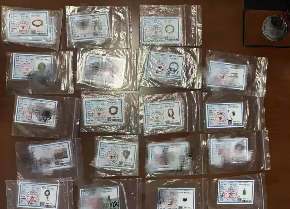 云南瑞丽查获三千余份伪造珠宝玉石鉴定证书，抓获犯罪嫌疑人-第1张图片-