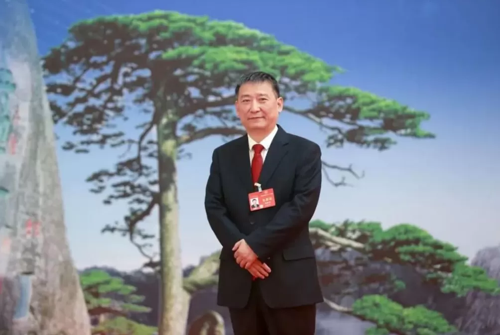 看到一只猫快被“弄死”，他为动物奔走八年-第1张图片-