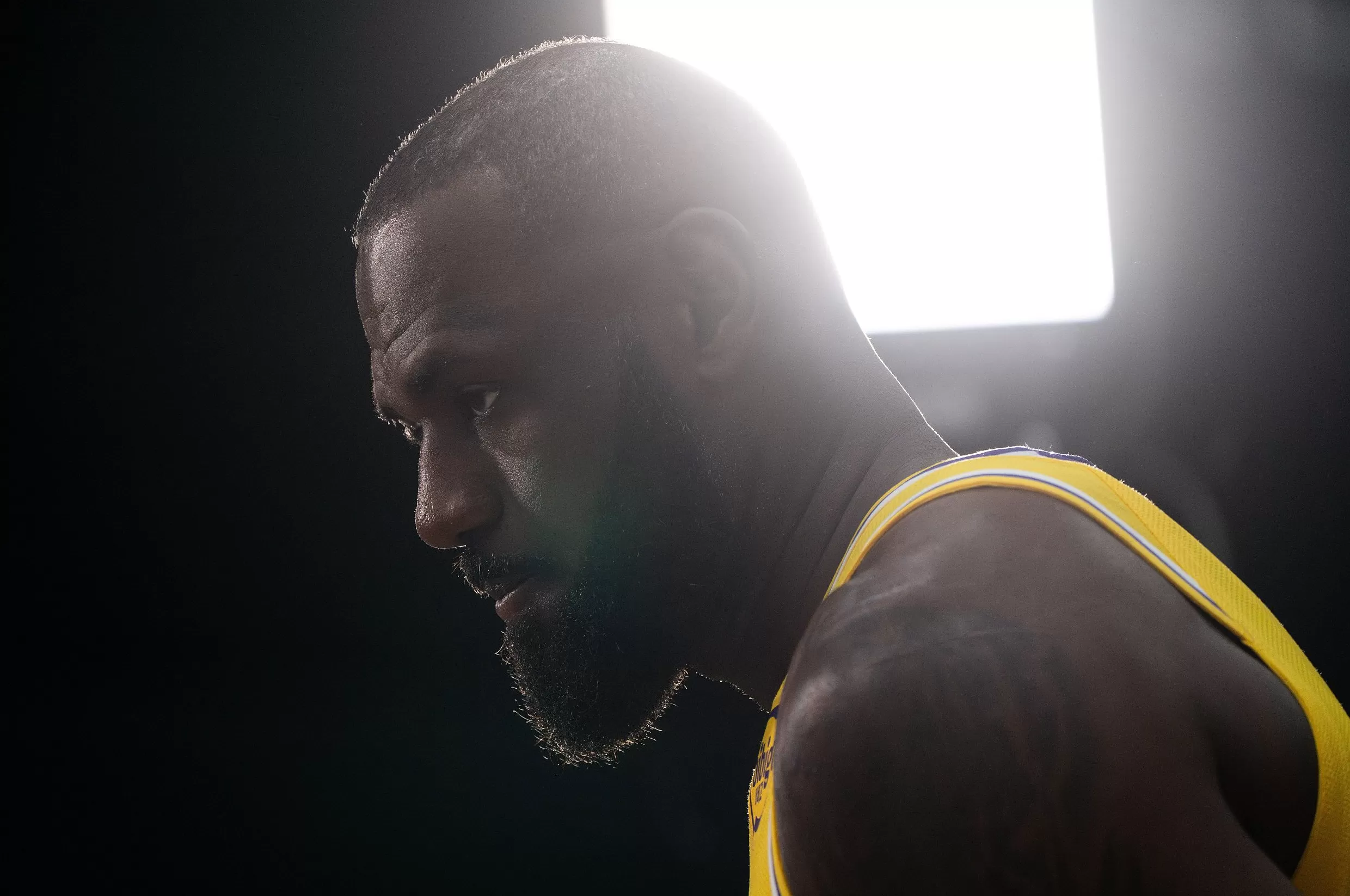 NBA再陷赌球丑闻，詹姆斯伤情信息或被用于非法投注-第1张图片-