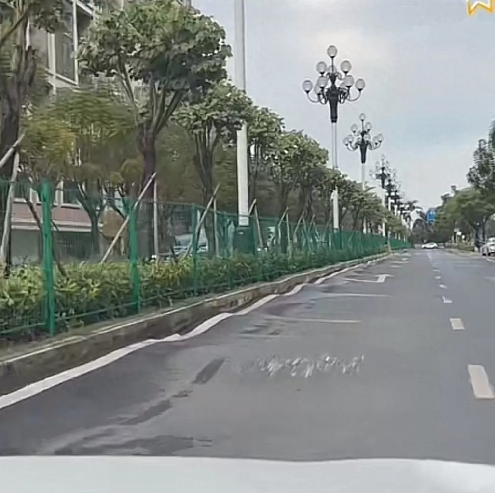 “波浪路”频刮底盘，网友发视频盼早维修，珠海：已启动治理招标工作-第1张图片-