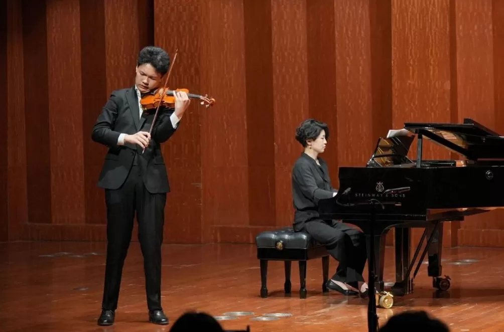 17岁章奥哲在帕格尼尼小提琴赛夺冠，他是上音附中学生-第4张图片-