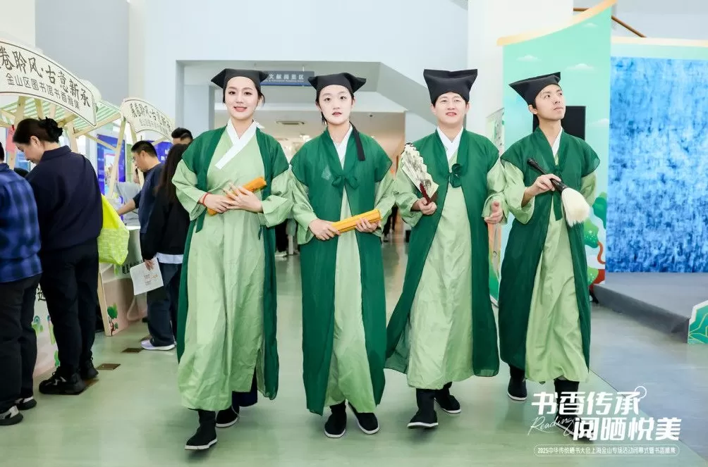 图书馆化身立体式古籍文化体验馆,这场晒书大会走过春夏秋-第1张图片- 图书馆化身立体式古籍文化体验馆,这场晒书大会走过春夏秋-第1张图片-