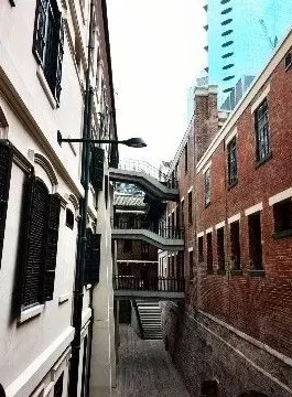 从《雨巷》到抗战前沿：戴望舒的多维人生与文化坚守-第7张图片-