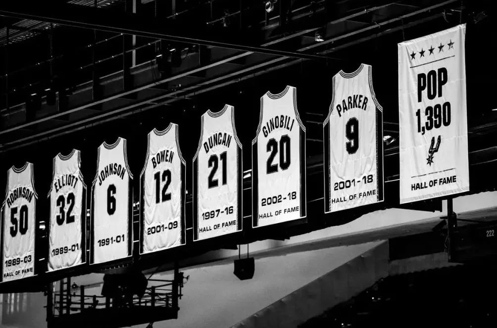 体坛联播｜皇马终结国家德比4连败，文班两双助马刺三连胜-第15张图片-