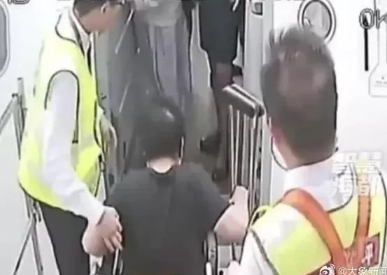 媒体：郑智化与机场风波的三重反思-第1张图片-
