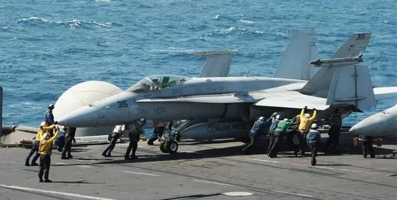 两架美军军机相继坠入南海之际,美军终于由某富翁捐助发饷-第3张图片- 两架美军军机相继坠入南海之际,美军终于由某富翁捐助发饷-第3张图片-