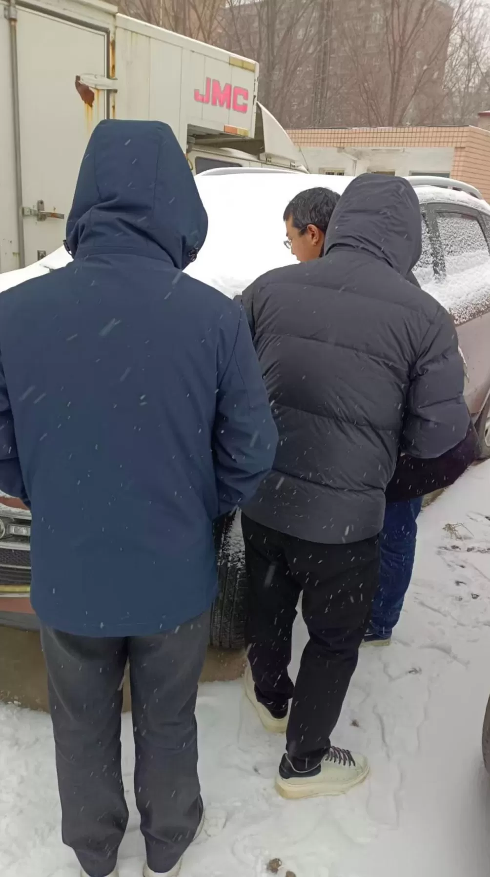 老赖朋友圈晒旅游，债主患癌求“救命钱”：执行难，何以破局？-第6张图片-
