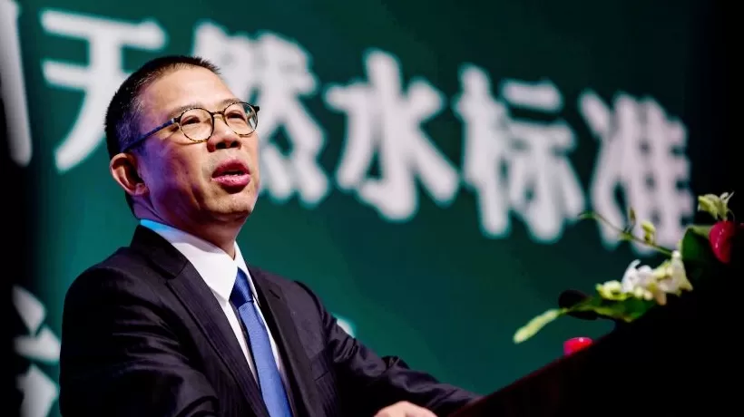 钟睒睒以5300亿身价再度登顶中国首富，雷军时隔十年重回前五-第1张图片-