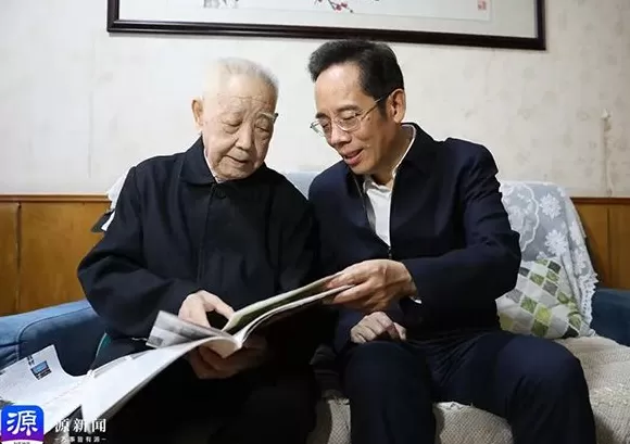 长三角多地领导重阳节前慰问百岁老人：家有一老，如有一宝-第1张图片-