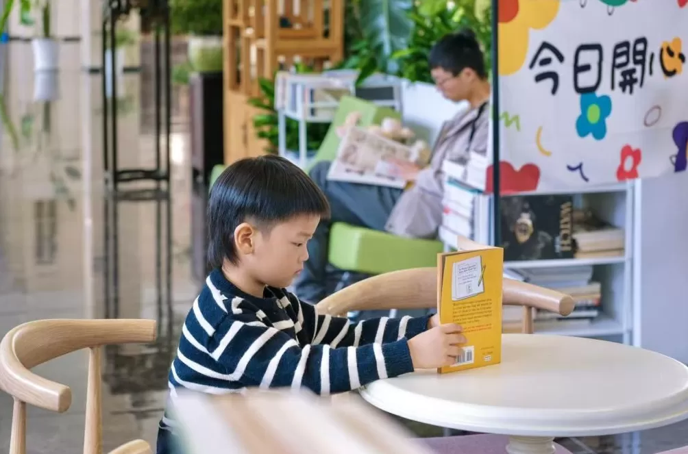 友朋春申自助书店亮相闵行: “人人都是书店主人”-第2张图片- 友朋春申自助书店亮相闵行: “人人都是书店主人”-第2张图片-