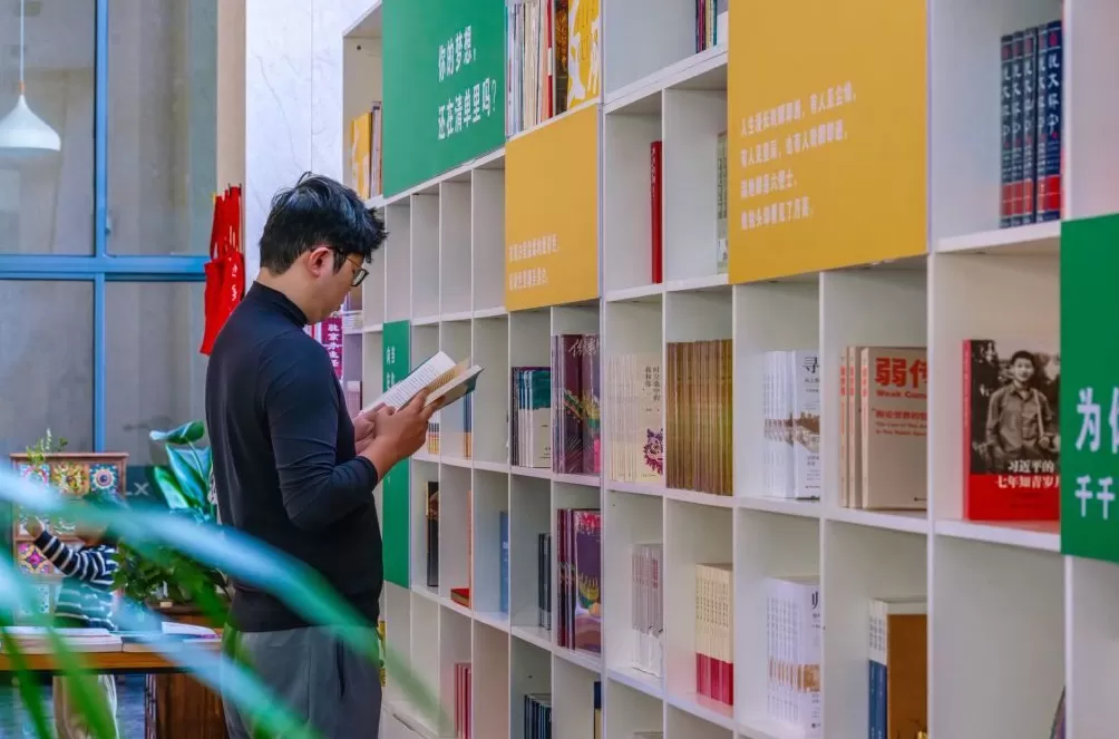 友朋春申自助书店亮相闵行: “人人都是书店主人”-第4张图片- 友朋春申自助书店亮相闵行: “人人都是书店主人”-第4张图片-