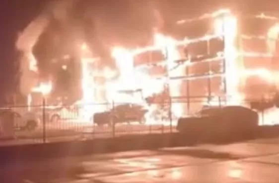 安徽阜阳一家长安启源4S店突发大火,多方回应-第1张图片- 安徽阜阳一家长安启源4S店突发大火,多方回应-第1张图片-