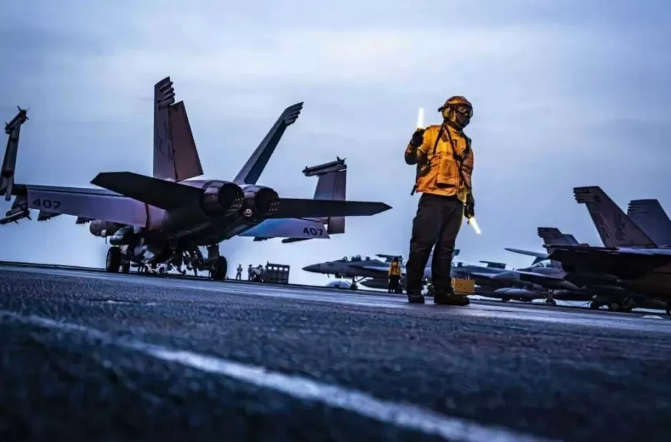 美航母摔飞机是“电磁攻击”?中国军号回应:你评书听多了-第1张图片- 美航母摔飞机是“电磁攻击”?中国军号回应:你评书听多了-第1张图片-