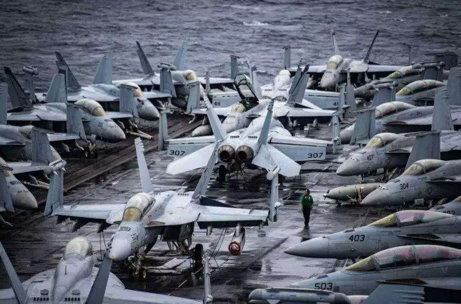 美航母摔飞机是“电磁攻击”?中国军号回应:你评书听多了-第7张图片- 美航母摔飞机是“电磁攻击”?中国军号回应:你评书听多了-第7张图片-