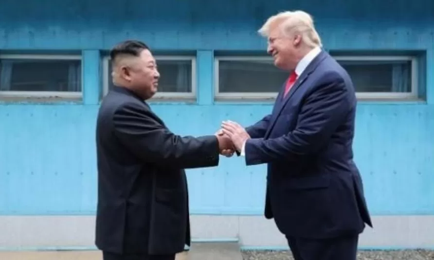 特朗普狂向金正恩“送秋波”,朝鲜的反应是:先去见下普京-第2张图片- 特朗普狂向金正恩“送秋波”,朝鲜的反应是:先去见下普京-第2张图片-