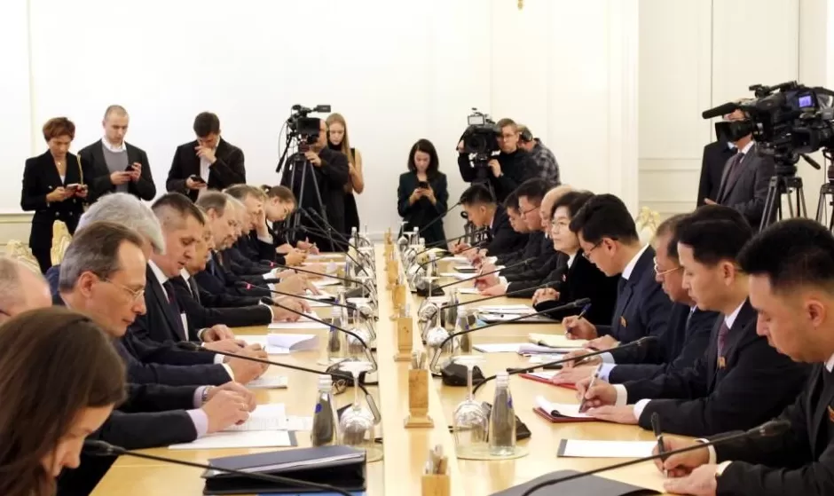 特朗普狂向金正恩“送秋波”,朝鲜的反应是:先去见下普京-第6张图片- 特朗普狂向金正恩“送秋波”,朝鲜的反应是:先去见下普京-第6张图片-