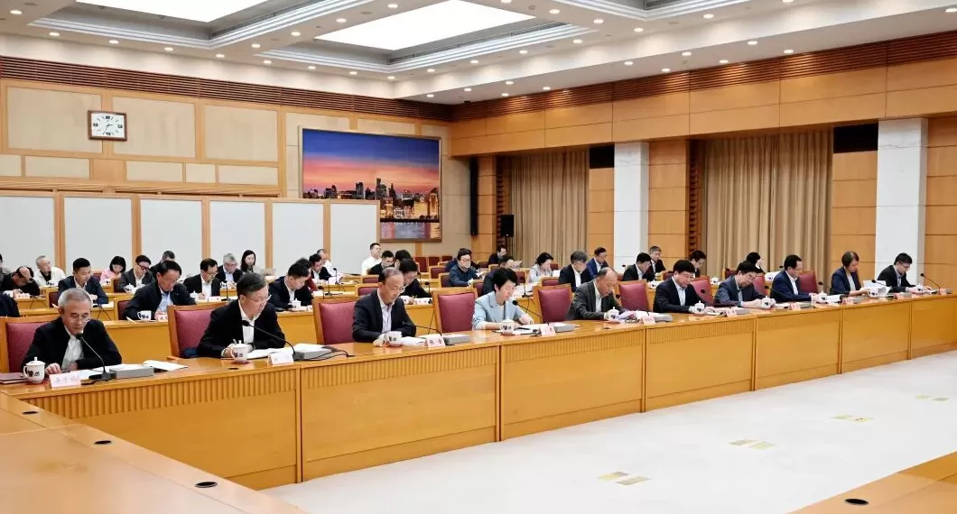 事关服务业创新发展,中共上海市委举行专题协商座谈会,陈吉宁与党外人士深入交流-第3张图片- 事关服务业创新发展,中共上海市委举行专题协商座谈会,陈吉宁与党外人士深入交流-第3张图片-