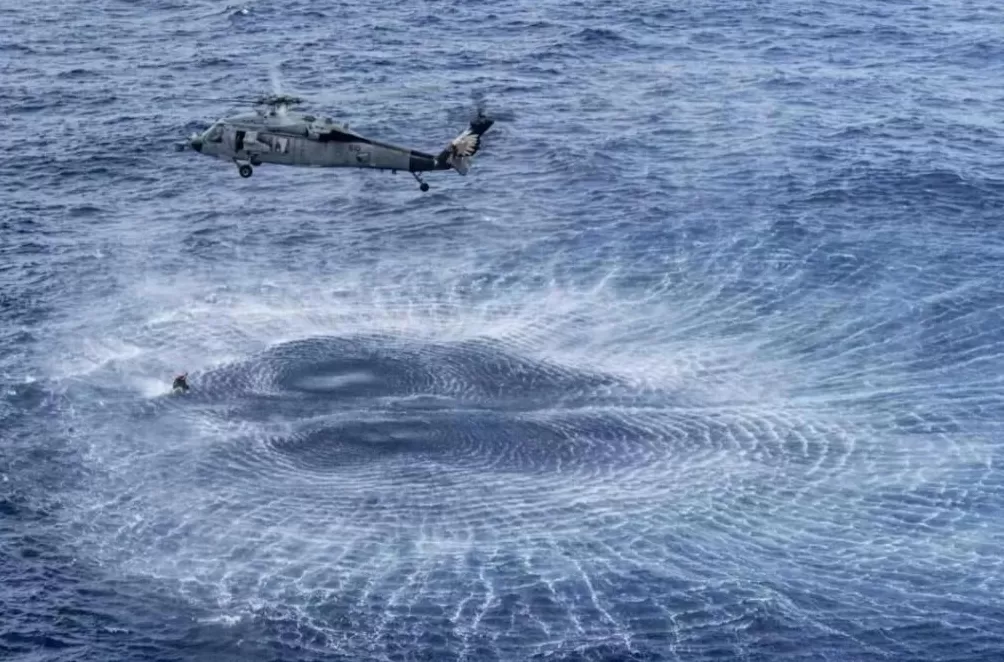 “美军航母摔飞机因电磁攻击”?中国军号发文-第5张图片- “美军航母摔飞机因电磁攻击”?中国军号发文-第5张图片-