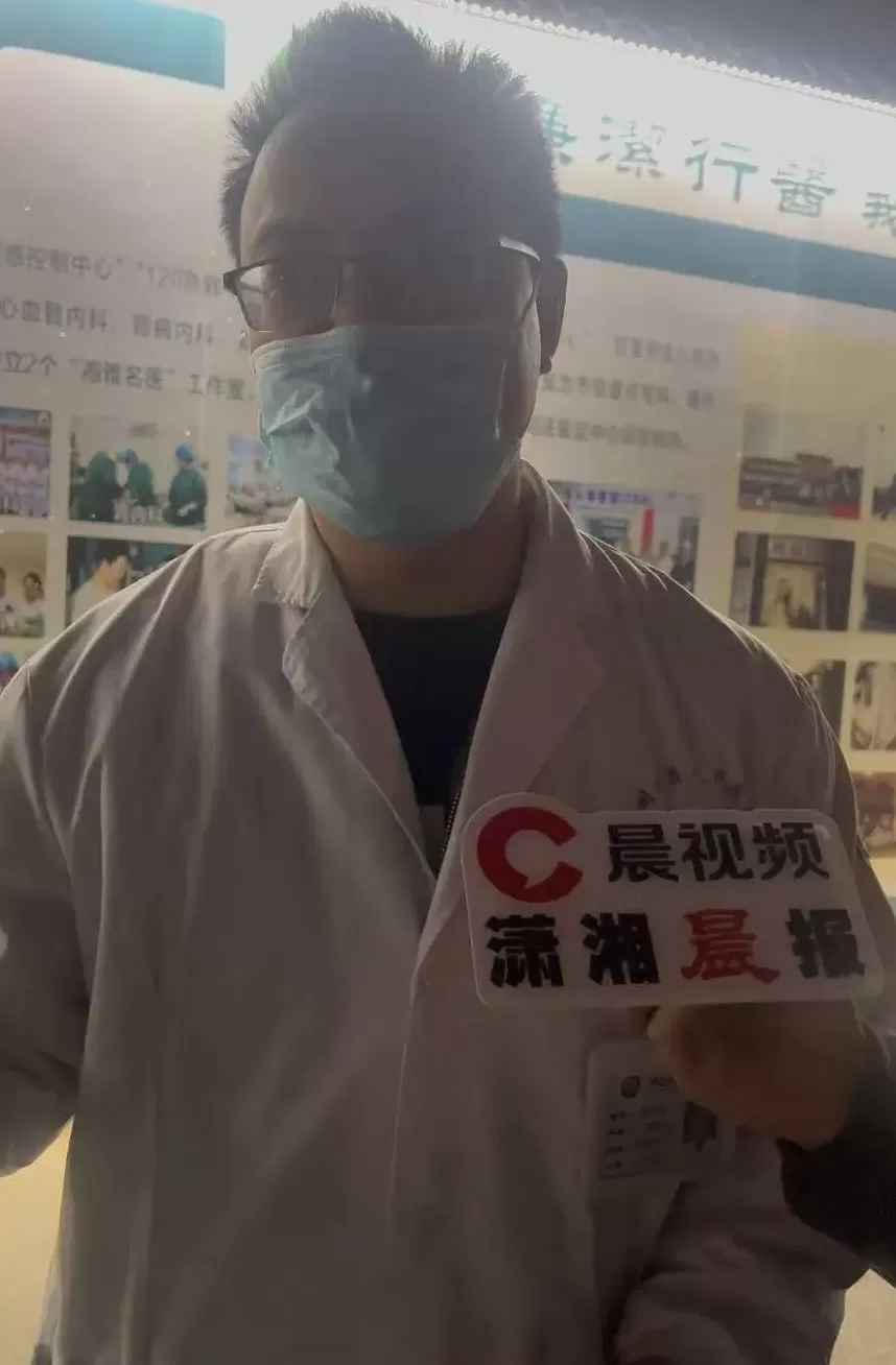 被毒蛇咬伤失联网红已回家，“用了草药，手已变形”-第2张图片-