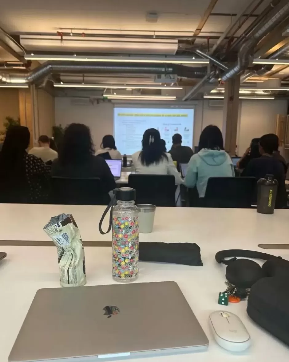 辞职留学，他们不卷名校读职校-第4张图片-