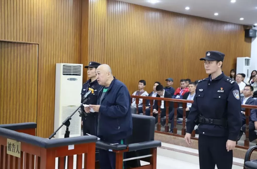 海南省足协原主席吕建海受审,被控受贿、贪污数额特别巨大-第2张图片- 海南省足协原主席吕建海受审,被控受贿、贪污数额特别巨大-第2张图片-