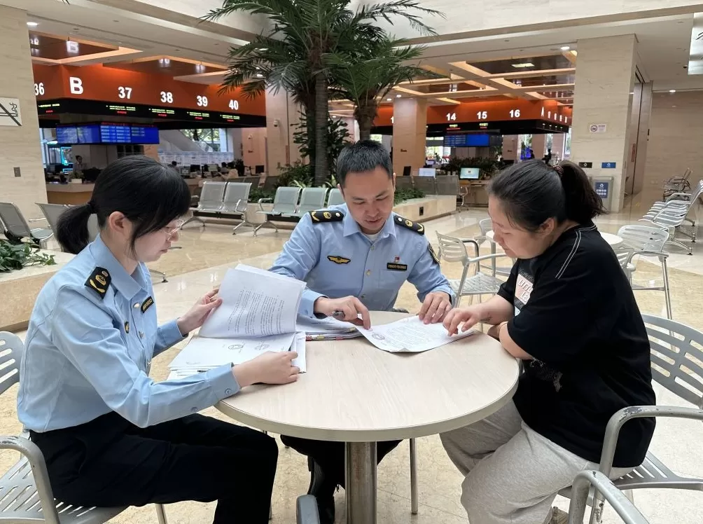 在商场卖车换门面不用再重新办证照，浦东升级“一照多址”容缺机制-第1张图片-