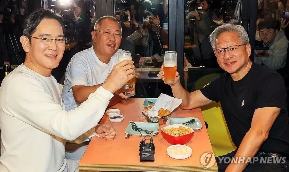 黄仁勋与韩财阀吃炸鸡配啤酒,高喊“全场免单”让另外两人掏钱,总消费约250万韩元-第2张图片- 黄仁勋与韩财阀吃炸鸡配啤酒,高喊“全场免单”让另外两人掏钱,总消费约250万韩元-第2张图片-