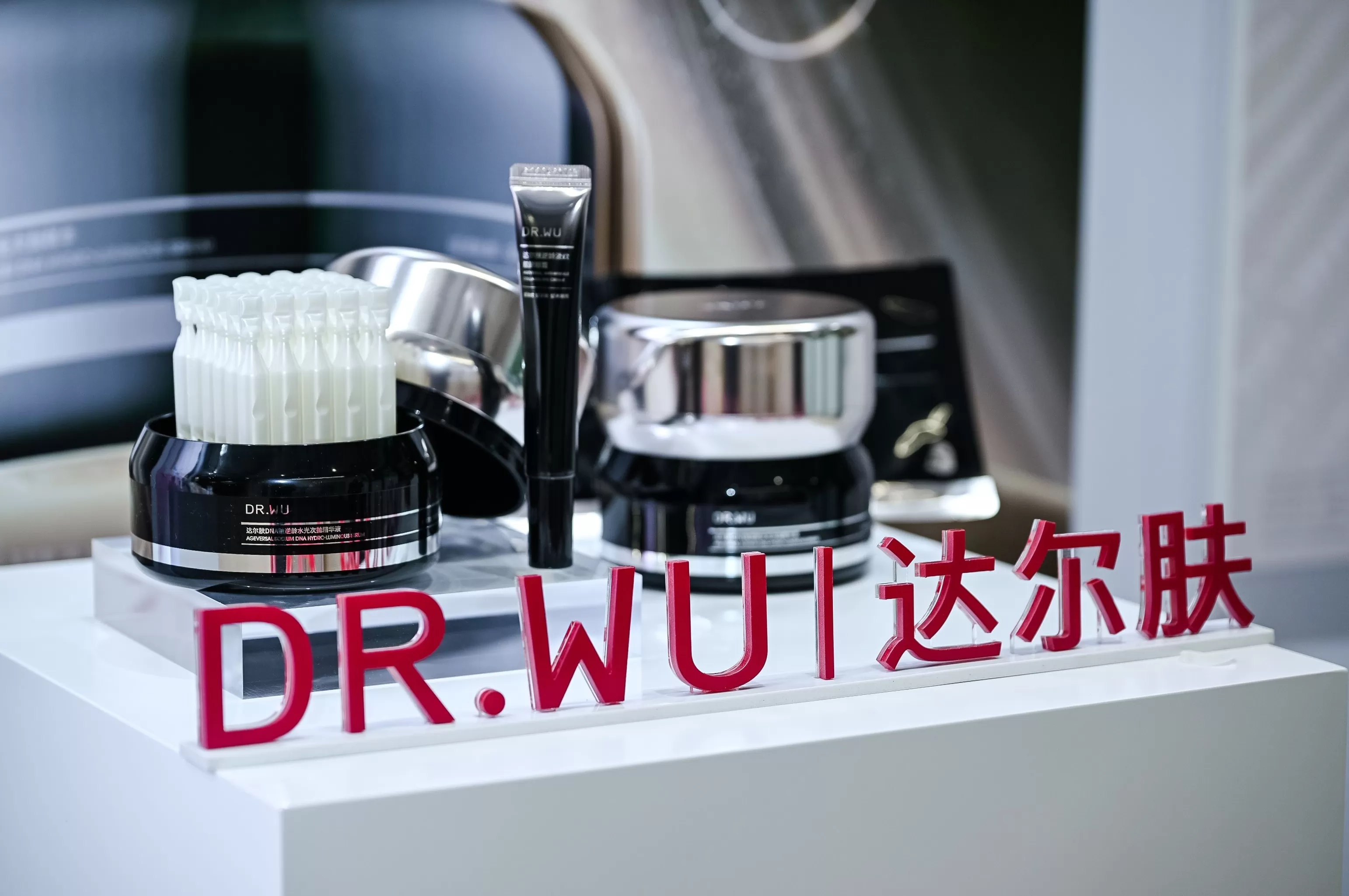 Miu Miu揭幕全国首家香水限时店,波司登Kim Jones合作款线下首发|是日美好事物-第13张图片- Miu Miu揭幕全国首家香水限时店,波司登Kim Jones合作款线下首发|是日美好事物-第13张图片-