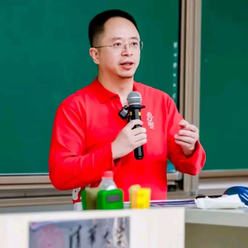 周鸿祎，为郑州全市领导干部授课！360股价涨停，本月连拿多个AI大单-第1张图片-