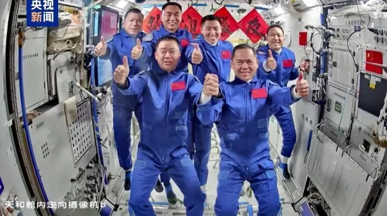 第7次“太空会师”神舟二十一号航天员乘组顺利进驻“天宫”-第1张图片- 第7次“太空会师”神舟二十一号航天员乘组顺利进驻“天宫”-第1张图片-