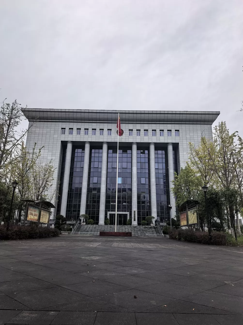 一网站重庆频道主编被控受贿:为国企讨8.97亿元项目回购款,收210万元“居间费”-第2张图片- 一网站重庆频道主编被控受贿:为国企讨8.97亿元项目回购款,收210万元“居间费”-第2张图片-