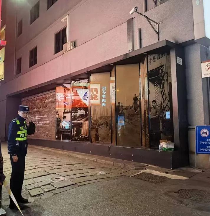 长沙潮宗街墙体垮塌附近商户发声：事发前涉事店铺装修打洞曾引发邻居投诉-第1张图片-