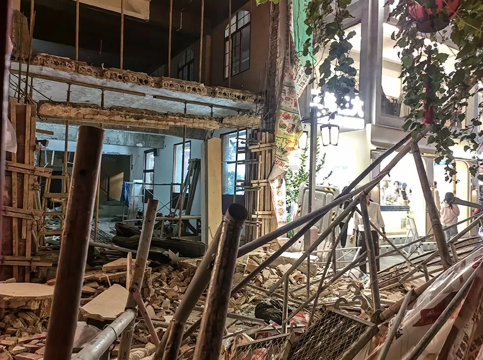 长沙潮宗街墙体垮塌附近商户发声：事发前涉事店铺装修打洞曾引发邻居投诉-第2张图片-
