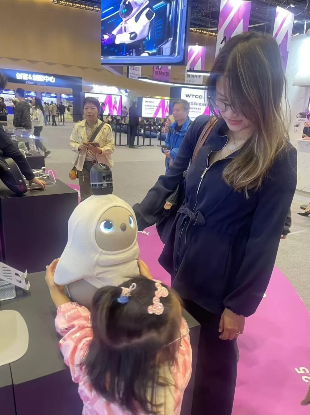 主打情绪价值，AI功能有限：智能硬件如何抓住用户核心需求-第1张图片-