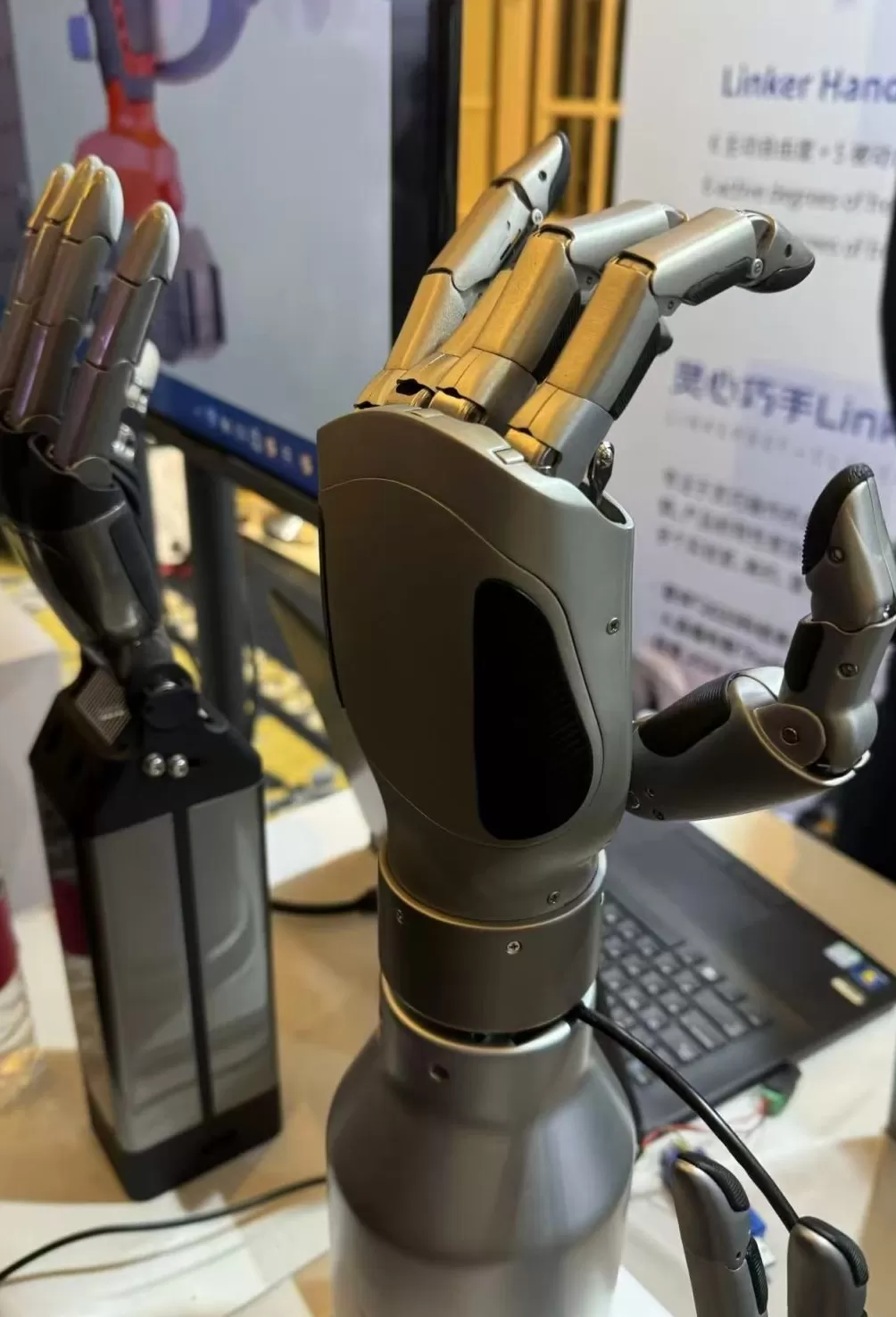 人形机器人进厂“打螺丝”,灵巧手寿命和成本仍是待突破瓶颈-第1张图片- 人形机器人进厂“打螺丝”,灵巧手寿命和成本仍是待突破瓶颈-第1张图片-