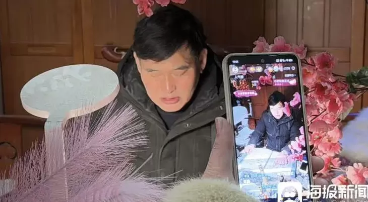 “大衣哥”朱之文回应热度下降:现在没人踹门了,不愁吃穿-第3张图片- “大衣哥”朱之文回应热度下降:现在没人踹门了,不愁吃穿-第3张图片-