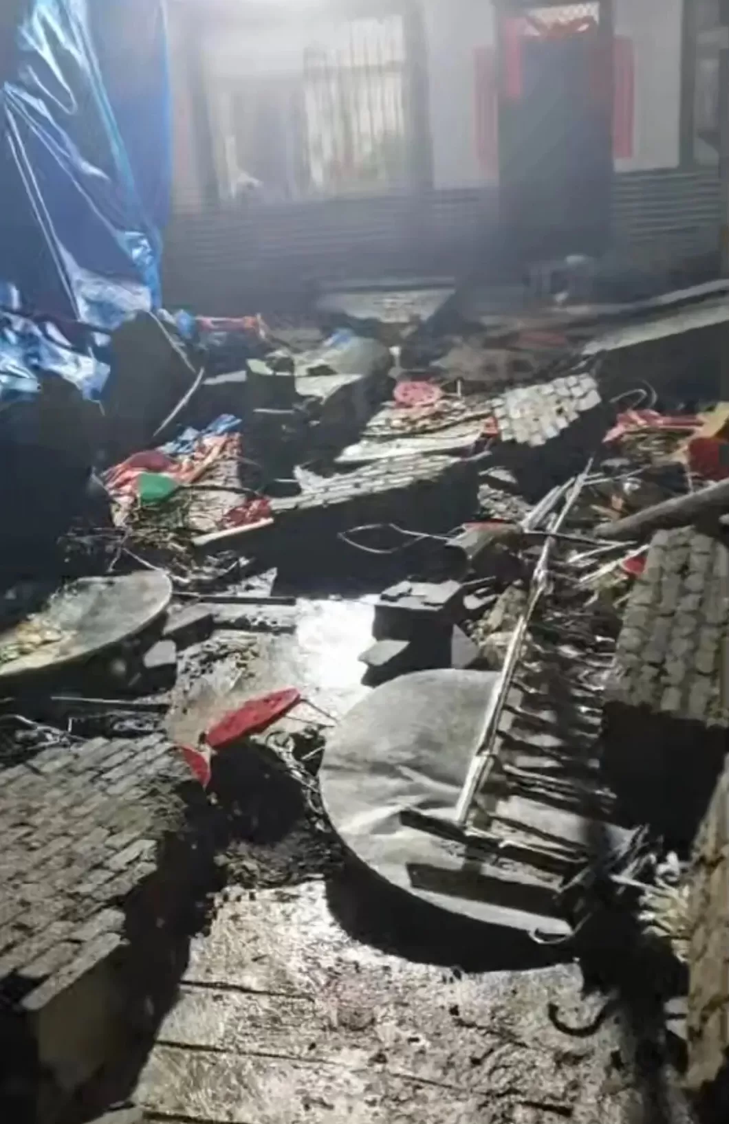 昭通一葬礼上围墙倒塌砸死6人、政府提出每户赔14.6万,家属:需要个说法-第2张图片- 昭通一葬礼上围墙倒塌砸死6人、政府提出每户赔14.6万,家属:需要个说法-第2张图片-