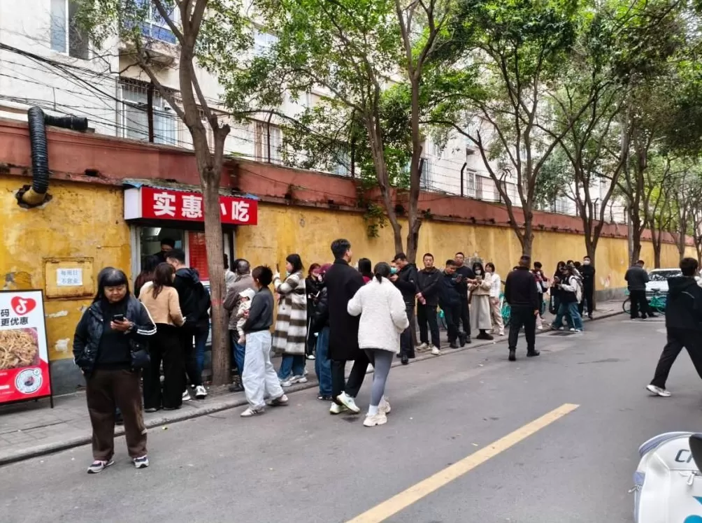 “我没有想当明星!”郑州炒八掺老板娘回应网友质疑-第2张图片- “我没有想当明星!”郑州炒八掺老板娘回应网友质疑-第2张图片-