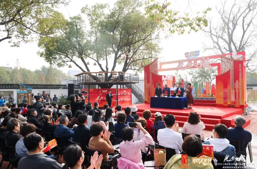 在银杏树下、村咖里,故事传讲员让红色故事“活”在实景里-第2张图片- 在银杏树下、村咖里,故事传讲员让红色故事“活”在实景里-第2张图片-