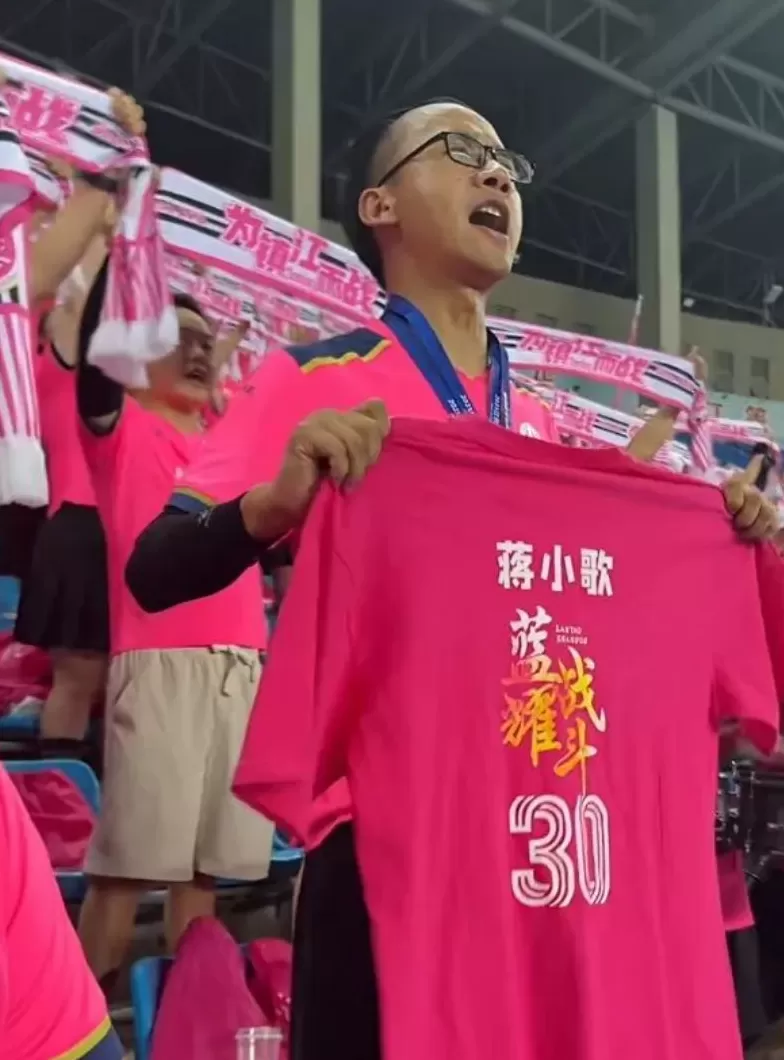 当足球不只关乎胜负,苏超这一年,有输赢更有温情-第1张图片- 当足球不只关乎胜负,苏超这一年,有输赢更有温情-第1张图片-