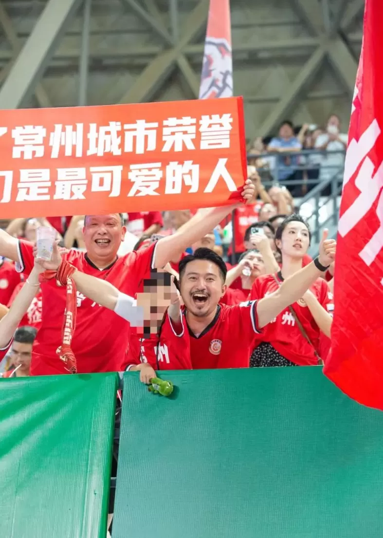 当足球不只关乎胜负,苏超这一年,有输赢更有温情-第2张图片- 当足球不只关乎胜负,苏超这一年,有输赢更有温情-第2张图片-