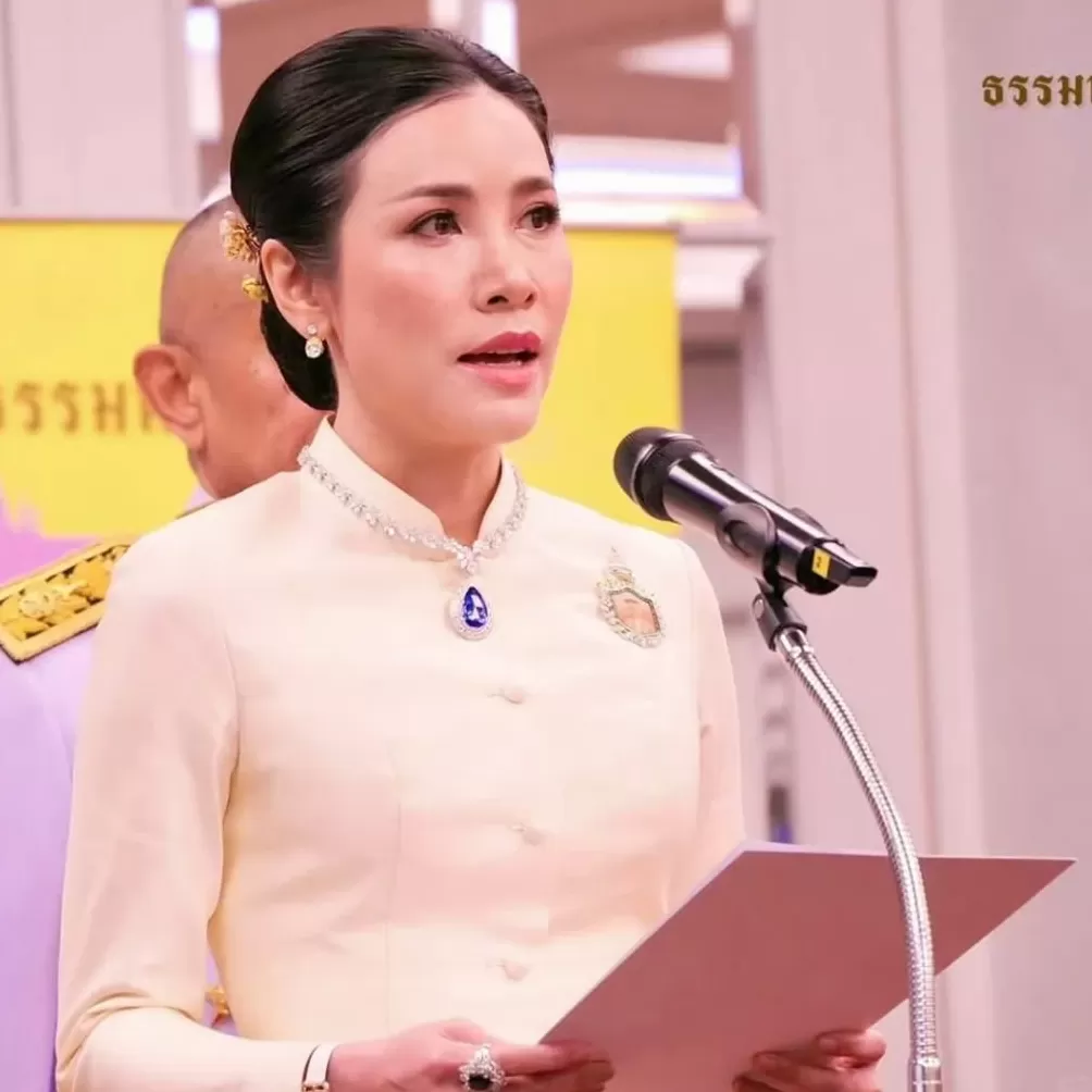 泰贵妃诗妮娜强势复出？王太后葬礼稳坐准太子身边，辅佐其多年要与王后斗到底？-第15张图片-