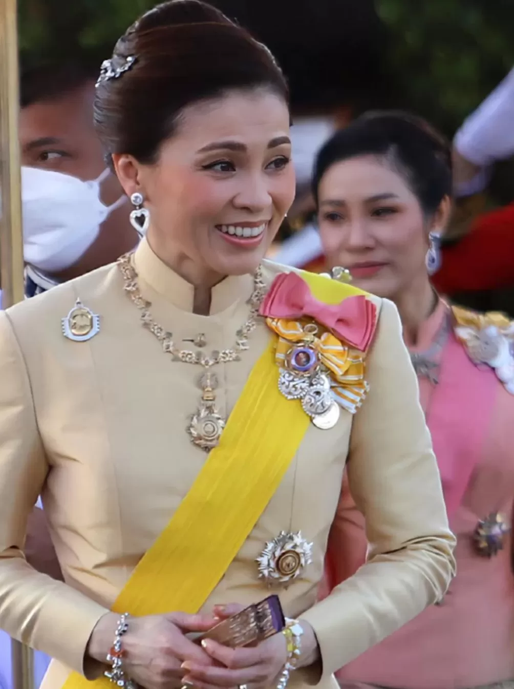 泰贵妃诗妮娜强势复出？王太后葬礼稳坐准太子身边，辅佐其多年要与王后斗到底？-第16张图片-