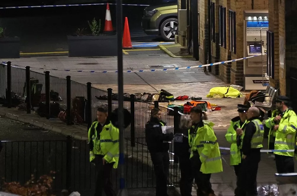 英国火车持刀行凶事件致大量列车停运-第2张图片-