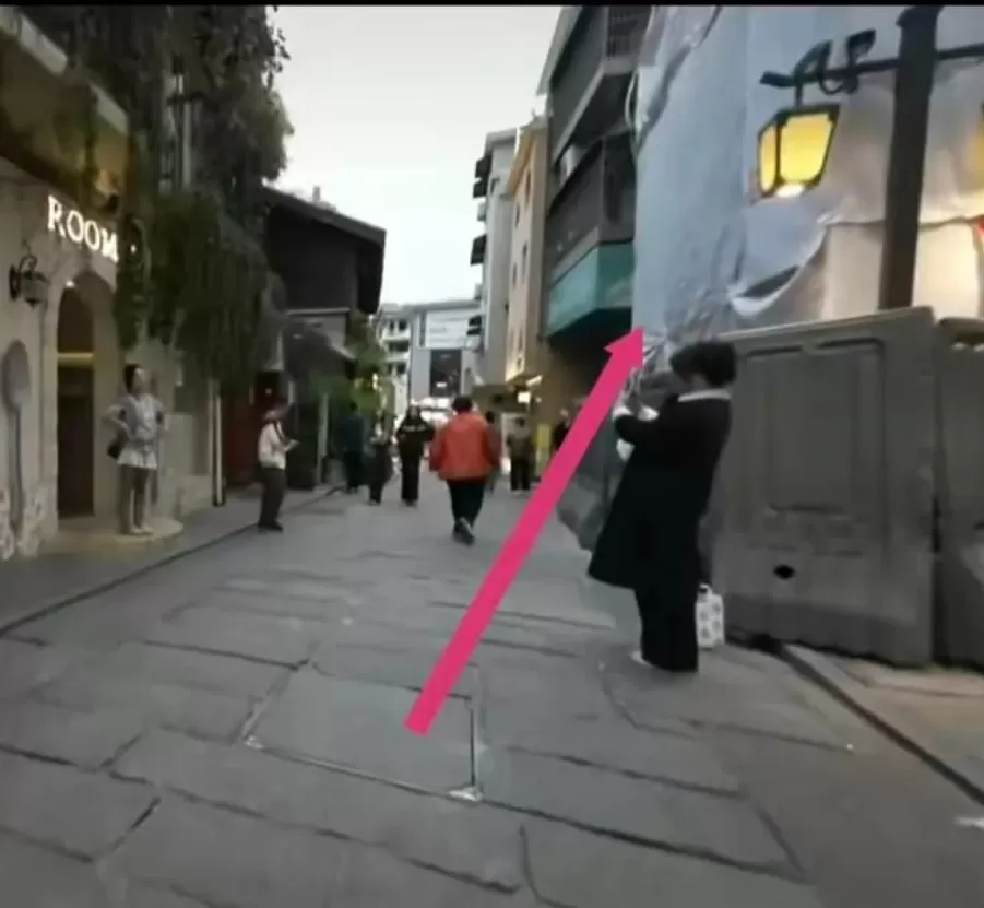 致两人遇难!网红街区墙体垮塌店铺装修猛烈,曾引发投诉-第2张图片- 致两人遇难!网红街区墙体垮塌店铺装修猛烈,曾引发投诉-第2张图片-